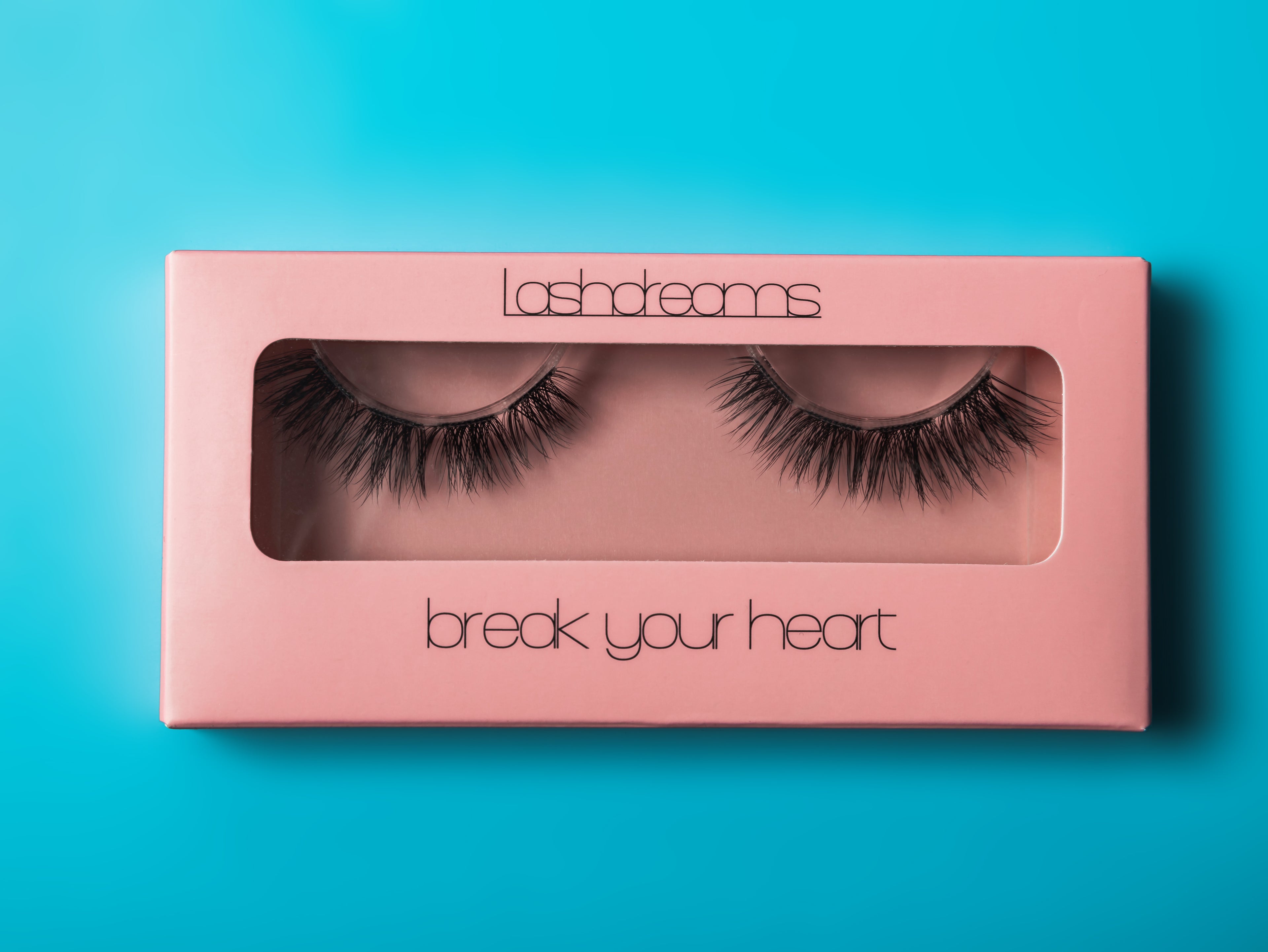 kleine runde schachtel mit einem künstlichen DIY Wimpern Paar der Marke lashdreams, Modell break your heart