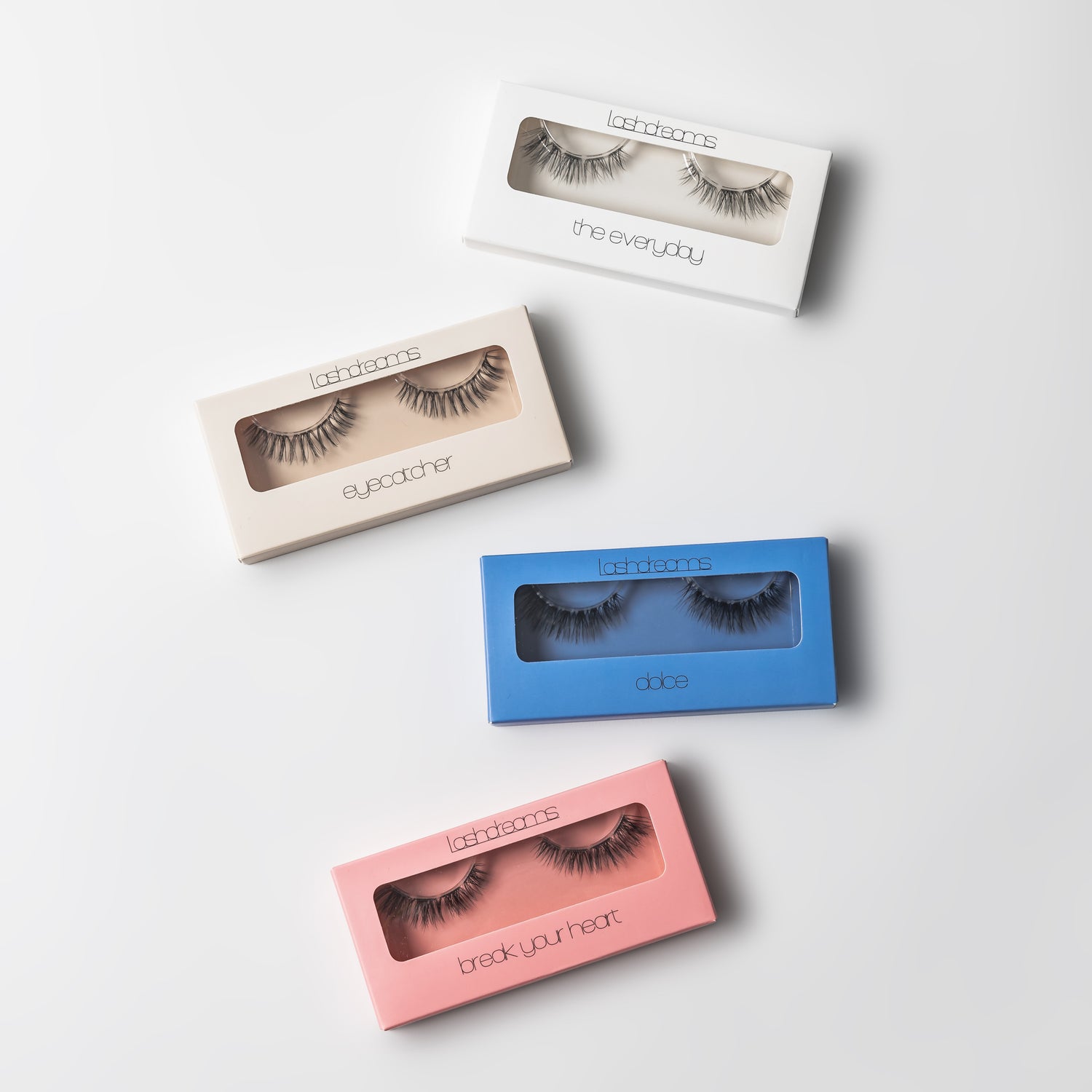 vier verschiedene schachteln mit künstlichen Wimpern, DIY Lashes der Marke lashdreams